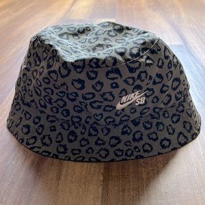 Nike Bucket Hat size L/XL